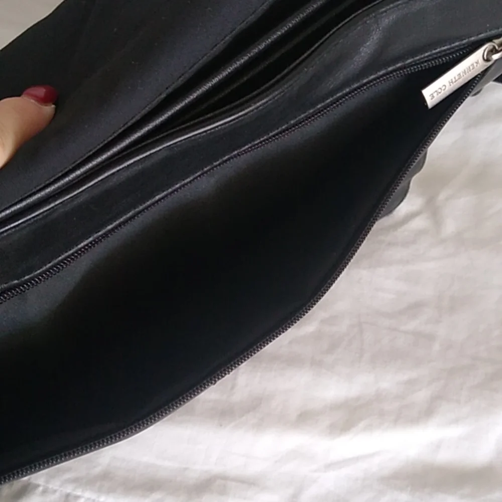 Kenneth Cole NY Black Columbian Leather Messenger Laptop Career Portfolio Bag